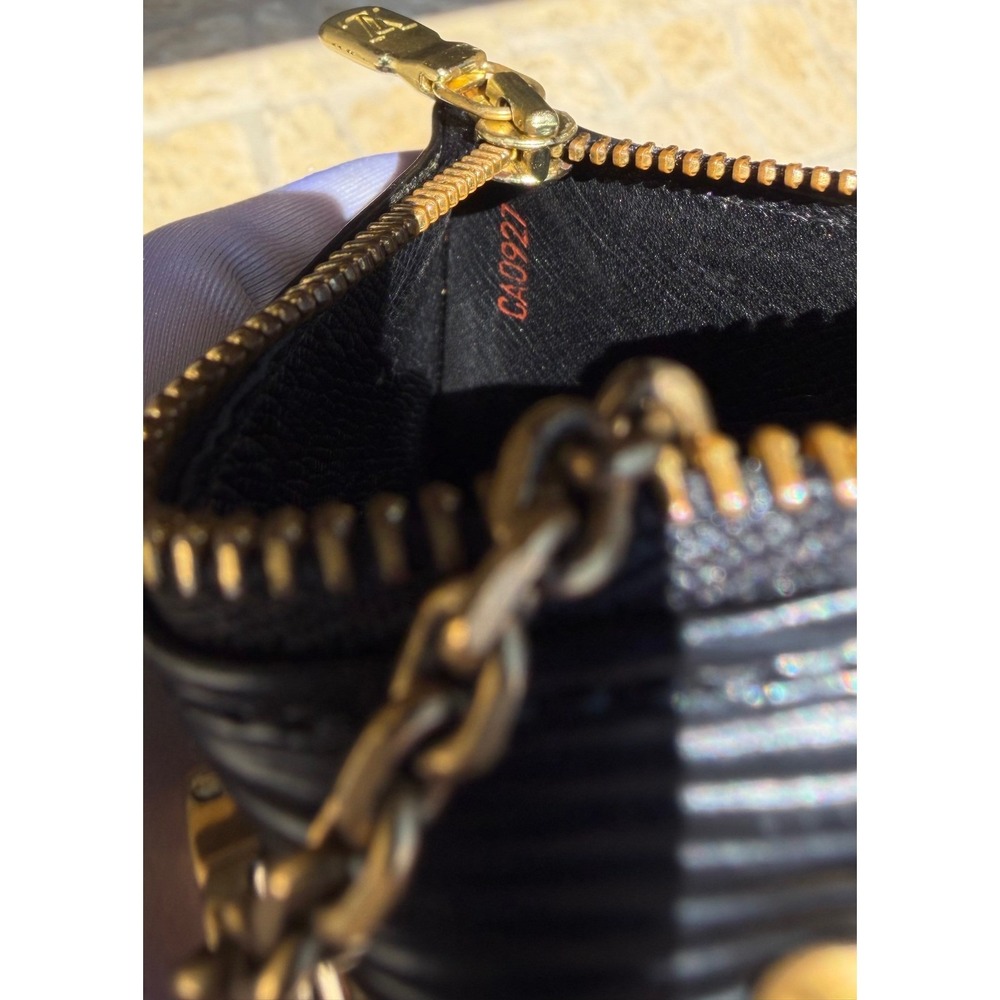Louis Vuitton Cles Key Pouch Black Epi Leather Zip Wallet - Picture 10 of 12
